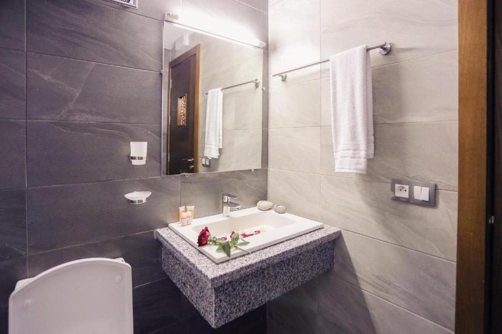 Hotel Makarim Tétouan Kültér fotó